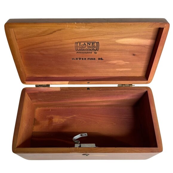 Lane Cedar Keepsake Cedar Box Keyhole McEwen Furniture Co. Altavista VA No Key - Picture 1 of 9